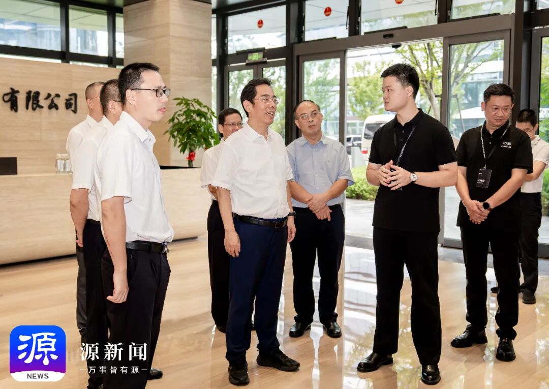 市委书记吴舜泽莅临玄天智能调研指导人工智能发展工作